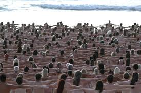Nackt am Surf-Strand: Kunstaktion am Bondi Beach - Hamburger Abendblatt