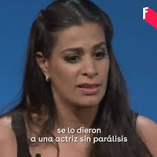 Ella es Maysoon Zayid tiene parálisis cerebral. Y es una comediante  extraordinaria. 🌸🤗