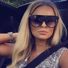 Contact Robyn Henderson