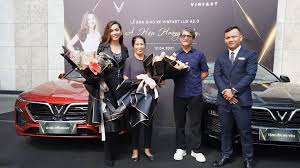 Bạn có thể chuyển sang phiên bản mobile rút gọn của zing news nếu mạng chậm. Há»™i NgÆ°á»i Ná»•i Tiáº¿ng Ä'i Vinfast Ä'on Them A Háº­u Hoang My Mua Liá»n 1 Cáº·p Lux A2 0
