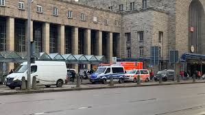 Im südwesten sind für die nacht von sonntag auf montag ab 18. Alarm Im Hauptbahnhof Stuttgart Hauptbahnhof Wegen Rauchwolke Evakuiert S Bahnen Fahren Wieder Stuttgart Stuttgarter Zeitung