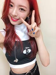 Photos of members ryujin, chaeryeong, and yuna in preparation for . 190212 Yuna First Ever Itzy Selfie R Yuna