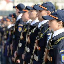 Poliţia de frontieră română informează absolvenţii cursurilor liceale cu diplomă de bacalaureat, care vor să devină poliţişti de frontieră, că în luna februarie încep înscrierile la concursurile de admitere organizate de ministerul afacerilor interne la nivelul mai multor instituţii de învăţământ postliceale din. Comunicare È™coala De PregÄƒtire A AgenÈ›ilor PoliÈ›iei De FrontierÄƒ Avram Iancu Oradea Politia De Frontiera