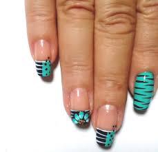 Lasuñas ballerina son un estilo que jamás pasa de moda, muy lindo y cómodo de llevar, pues no es nada complicado recortar la manicura para que se adapte a él. Unas Decoradas En Verde Agua