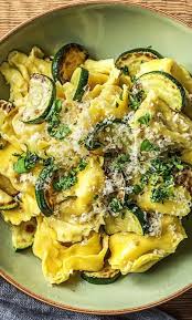 Basilikum Pasta Taschen Rezept Hellofresh Rezept Rezepte Hauptmahlzeit Gesunde Rezepte