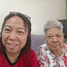 妈妈说她和白发和解了mamak said she is fine with her grey hair