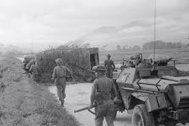 A young deployed soldier named johan becomes enthralled with army captain raymond westerling. Opiniez Speelfilm De Oost Een Historische Aanfluiting