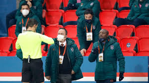 Breaking | psg vs istanbul basaksehir suspended following alleged instance of racism on the part of the 4th official towards the turkish side's assistant manager. Cbx2piypenvqxm