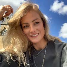 We miss Jade beyond words, but Jade's love, brilliance, courage and light  will live on" 💔  https://www.chroniclelive.co.uk/news/north-east-news/tribute-brilliant-beautiful-skydiver-after-32322081