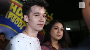 Celine Evangelista Pamer Stefan William Berseragam SMA, Dicap Masih ABG