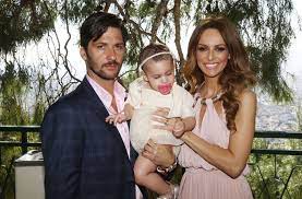 Μετά το διαζύγιό της από τον σαξοφωνίστα άλεξ φόστερ, με τον οποίο απέκτησε μια κόρη, τη λήδα, βρήκε ξανά τον έρωτα στο πρόσωπο ενός κτηνοτρόφου από τις. Maggira Mazhs Baftisan Th Deyterh Korh Toys People Amp Style Eidhseis