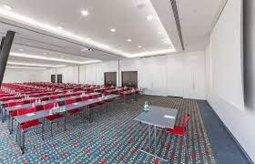 Mezzo secolo più tardi essa ricevette lo status di città fortificata. Holiday Inn Munich Westpark In Munchen Hotel De