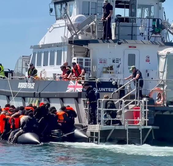 Anti-migrant activist Daniel Thomas has been arrested over a video appearing to show him slashing at a boat in the English Channel with a knife. Read more: https://bbc.in/46LDfaW