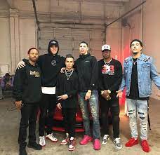 This is the profile site of the manager darren moore. Bigballersdaily All The Boys At The Video Shoot For Dmo And Lonzo