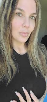 Tienes que saber lo que vales, incluso si eso significa quedarte solo.  Saludos desde Florencia, Italia 💖