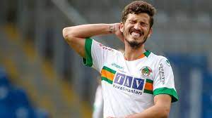 Aytemiz alanyaspor, bonservisi elinde bulunan salih uçan ile 2 yıllık sözleşme imzaladı. Salih Ucan I Uzun Suredir Gundeminde Tutan Besiktas Onde
