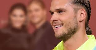 Rurik gislason und valentina pahde sollen beim knutschen erwischt worden sein. Let S Dance Star Rurik Gislason Ein Echtes Traumpaar Das Ist Seine Hubsche Freundin Nathalia Bunte De