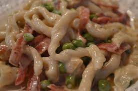 La pasta panna, pancetta e piselli. Strozzapreti Panna Piselli E Speck