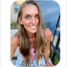 LOOK GUYS!!! 😍😍😍 she won't be ready to use because I am getting her  refinished, but I wanted y'all's opinions. Should I do black velvet or  emerald green?! Let me know in