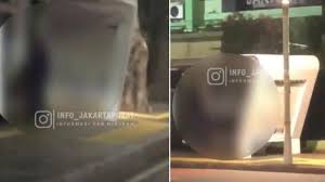 Wanita dalam video di halte bus senen yang viral ditangkap подробнее. Polisi Tangkap Pasangan Muda Yang Nekat Lakukan Aksi Mesum Di Halte Bus Halaman 3 Tribun Banten
