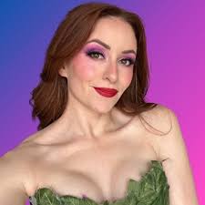 maggieofthetown Right. "Star Wars is thriving? Thank you Dave! Star Wars is  struggling? Thanks a lot Lynwen!"