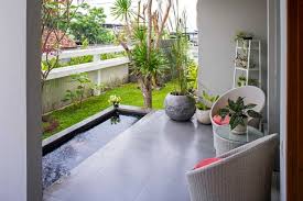 Waktu terbaik untuk melepas penat adalah sore hari setelah seharian bekerja. 8 Inspirasi Desain Kolam Ikan Untuk Halaman Rumah Kumparan Com
