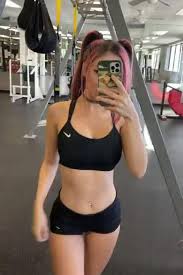 Smokin hot tits in the gym ! (gif) · Pandesia World