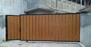 Jual pintu pagar minimalis model kayu kota tangerang selatan. Harga Pagar Besi Kombinasi Grc Atau Wood Plank Berbagai Model Solusiruma Com