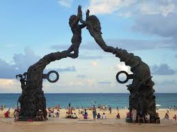 El clima en cancún es bastante estable durante el año, la temporada de inverno es de diciembre a febrero y la temperatura puede bajar hasta 15 el clima en general en cancún es húmedo, con días parcialmente soleados. Clima De Playa Del Carmen En Marzo Tiempo Y Tablas Climaticas