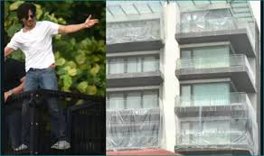Share 'shahrukh khan house' on. Shahrukh Covered Mannat With White Plastic Pictures Going Viral Newstrack English 1