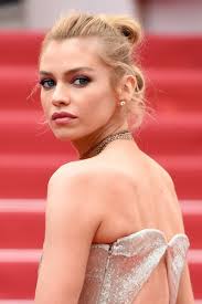 Hai thiên thần nội y khoe lưng trần quyến rũ