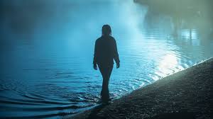 The series is set in the iconic location of curon venosta, featuring the characteristic submerged belltower. Wird Die Netflix Neuheit Curon Etwa Das Neue Dark Promiflash De