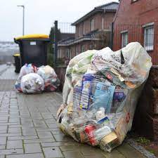 Dezember 2020 weiterhin die gelben säcke bzw. Wohnstrasse In Rendsburg Bei Der Abfuhr Vergessen Gelber Mull Und Tannenbaume Blieben Im Broackerweg Zuruck Shz De