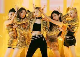 2019년 1월 21일 0시에 데뷔 티저가 공개되었고, 같은 해 2월 12일에 정식 데뷔하였다. Itzy Introducing The It Girls Of The Kpop 4th Generation Celebmix