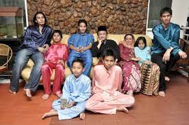 Gambit, whose real name is mohd saifullah rosli, then made another post to explain that he was in the jungle to participate in a survival training camp. Fidi Rosli Home Facebook