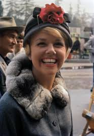 This past week I colored old black and white photos of Doris Day. And  judging by the many nice comments, it is appreciated. I thank you very  much. 😉😊