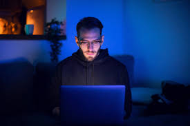 The video gives a demonstration for how to effectively use the 'defender note' in a handbag, purse and wallet. Everything Cyber Criminals Can Do If They Steal Your Credit Card