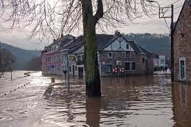 English words for inondation include flood, flooding, inundation, deluge, flow, high tide, flux, alluvion and riptide. Comblain La Tour Inondation Vue Rive Gauche La Route V Flickr