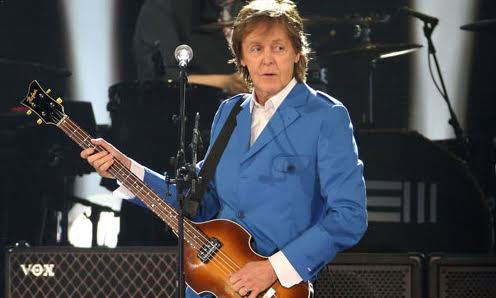 Paul McCartney giúp fan 64 tuổi cầu hôn bạn gái - Báo VnExpress Giải trí
