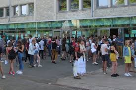 Retrouvez les résultats des différentes filières du baccalauréat 2020 : Dinan Les Resultats Du Bac 2019 Sont Enfin Tombes Le Petit Bleu