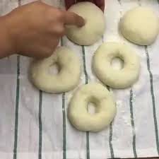 Cansuilelezzetlisunumlar Yag Cekmeme Ve Cilginca Kabarma Garantisi Veriyorum Bence Pazar Kahvaltisina En Cok Yakisan Pisidir Pis Desserts Food Doughnut