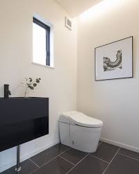 yu on instagram お手洗いもおしゃれに 今回とても広かったので 絵を飾ってみました コーディネーター coordinator coordinate decorator インテリア interior 住宅 home アーキテクチャ interioridea インテリア 住宅 室内