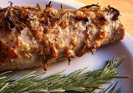 Cocina las sobras de lomo de cerdo a fuego lento junto con tu salsa barbacoa favorita hasta que esté lo suficientemente tierno como para cortarlo y preparar sándwiches. Solomillo De Cerdo Al Horno La Receta Facil Que Buscas Pequerecetas