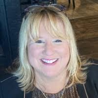 Kim Munch's Instagram, Twitter & Facebook