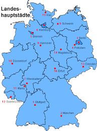 Die erwähnung besonderer merkmale oder landschaften wie die alpen in bayern oder die see in niedersachsen können den kindern ein lebendigeres bild der einzelnen länder vermitteln. Bundeslander Und Ihre Hauptstadte Karte