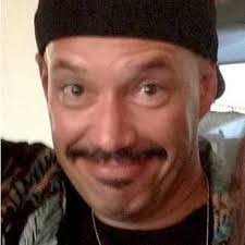 Robert Leiva's Instagram, Twitter & Facebook