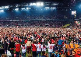 Fussball zählt in deutschland nicht umsonst zu den beliebtesten sportarten: Aufstiegsfeier 1 Fc Koln Bild