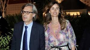 Vittorio sgarbi è sindaco della cittadina di sutri, un piccolo comune del lazio che dista circa 50 km da roma. Sabrina Colle Io E Sgarbi Insieme Da Vent Anni Ma Senza Intimita Nella Vita L Amore E Un Altra Cosa Spettacolo Brevenews Com