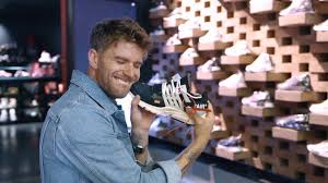 Jun 13, 2021 · the masked dancer's joel dommett and his wife hannah cooper have signed up for celebrity gogglebox. I M A Celeb S Joel Dommett Reveals Secrets Of His Sneaker Passion Presented By Youtube
