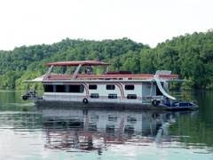 Numerous local fishing guides can help you find their favorite hiding spots, along with crappie, bluegill and catfish. Dale Hollow Lake Houseboat Rental Escapade Houseboat For Rent Kentucky Boat Rentals Rent It Today